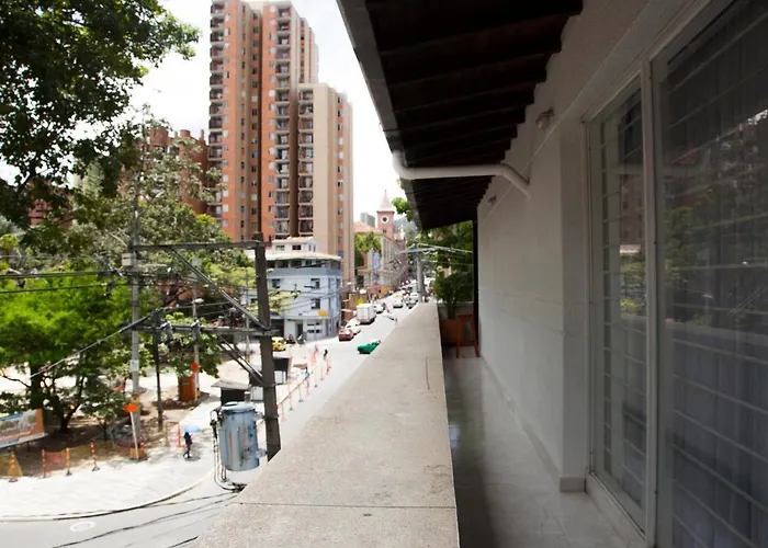 Home Aris Apartments 201